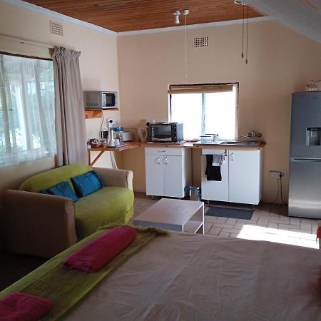 Geckos B&B And Self-Catering Coffee Bay Exteriör bild
