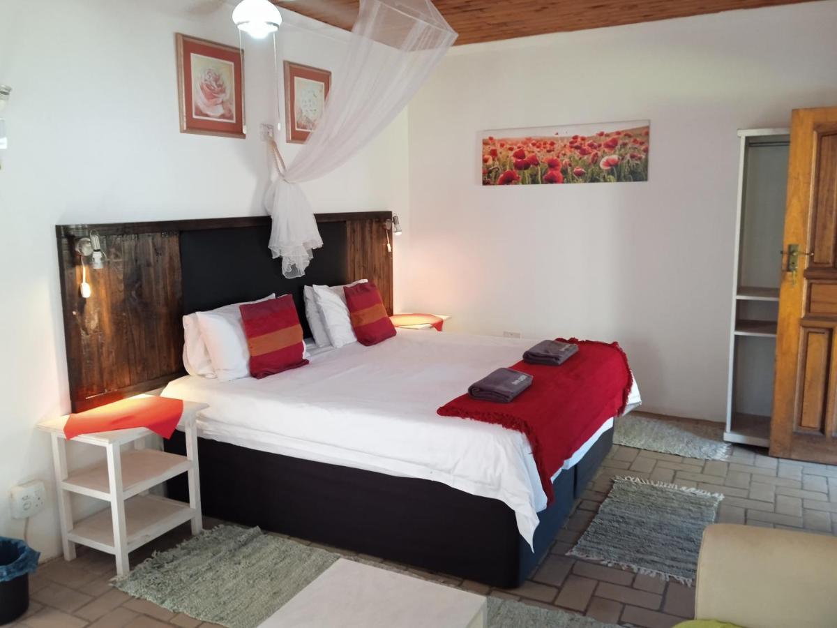 Geckos B&B And Self-Catering Coffee Bay Exteriör bild