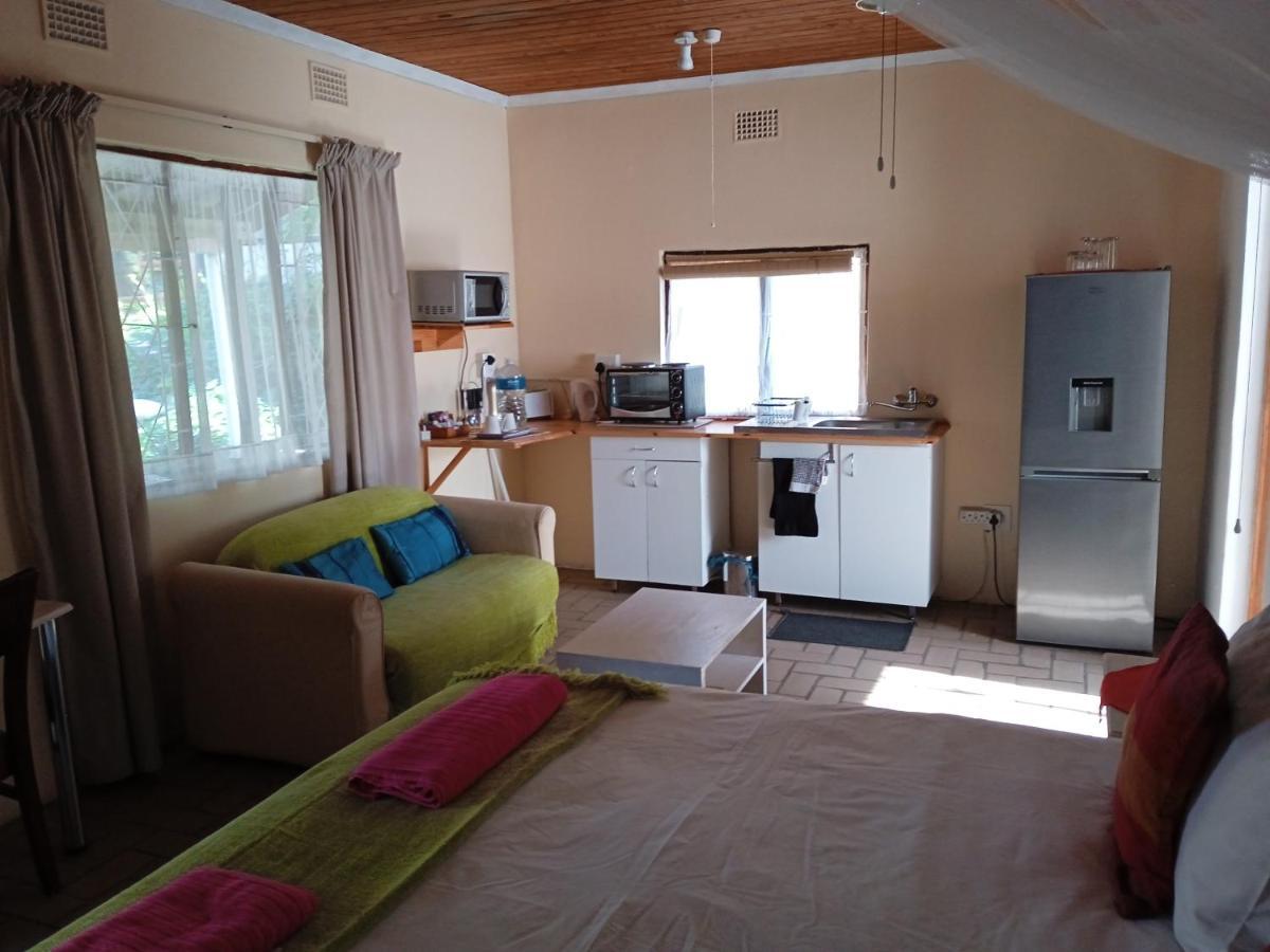 Geckos B&B And Self-Catering Coffee Bay Exteriör bild