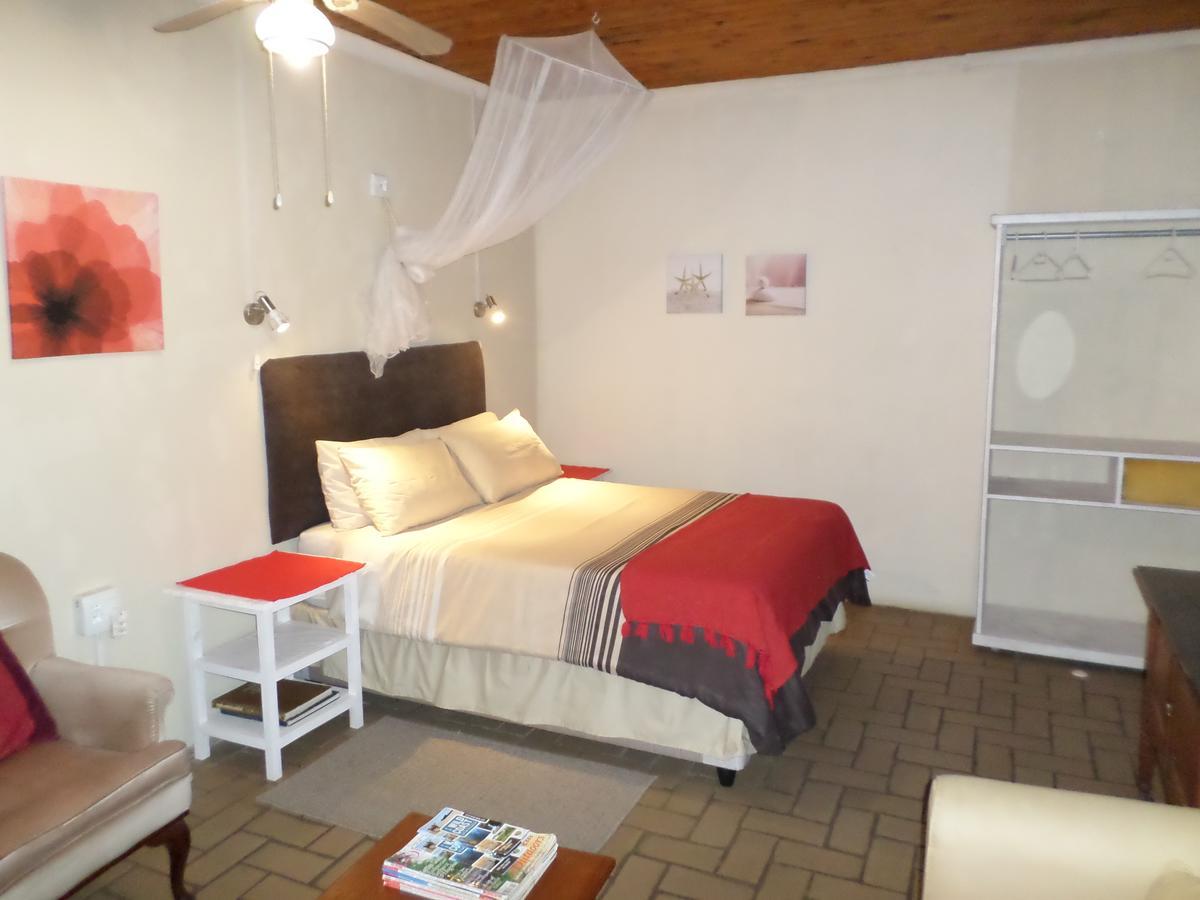Geckos B&B And Self-Catering Coffee Bay Exteriör bild